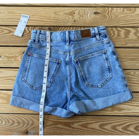 NWT BDG  Denim Shorts Size 25 Women’s Blue Roll Cuff MSRP $59 - Picture 8 of 10